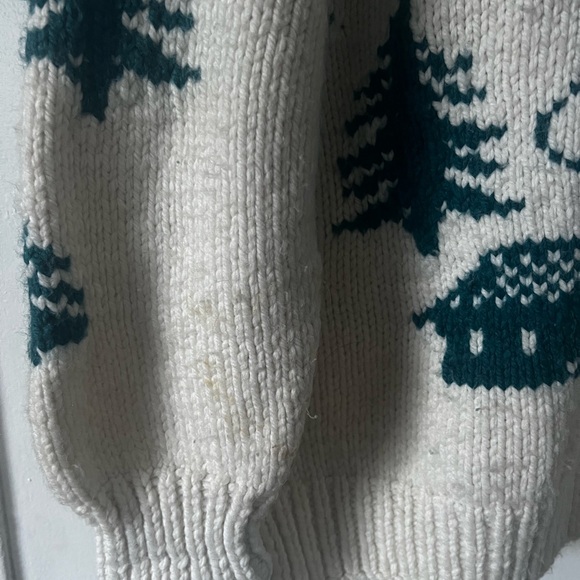 Vintage Handmade Wool Women's Sweater with Cabin and Crescent Moon Winter Scene - Picture 11 of 14